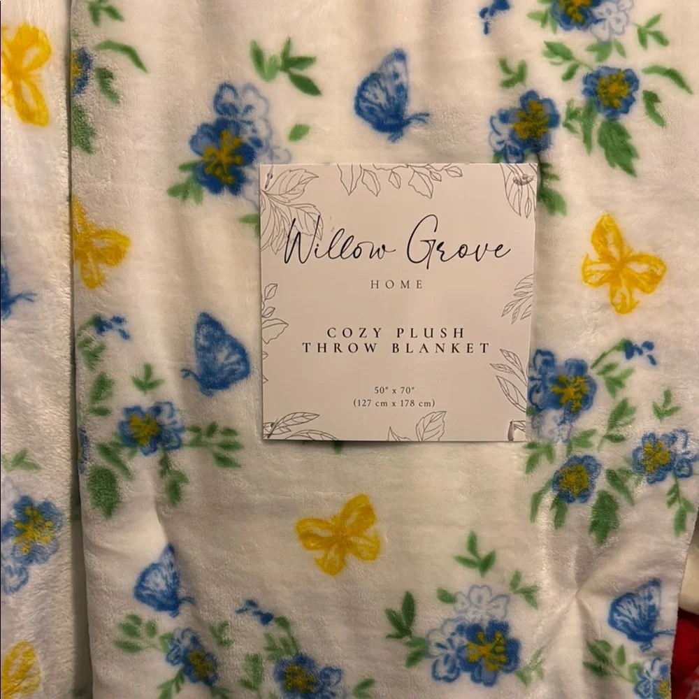 Willow Grove Cozy Plush Throw Blanket - Floral